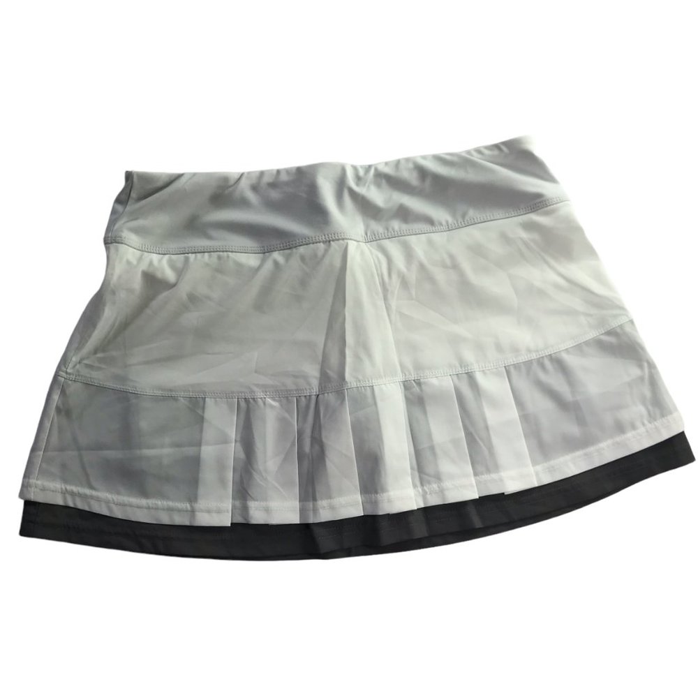 BOLLE Tennis Skirt Size Women's Large.  White Gray.  Pleated Front Spandex Short